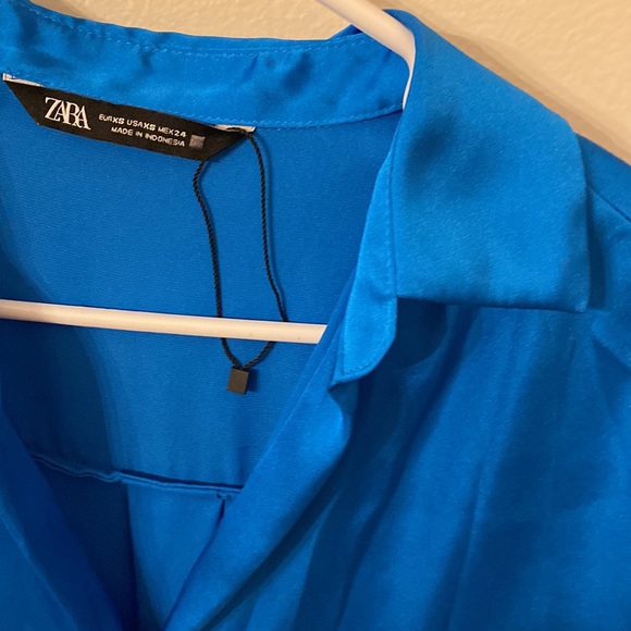 Zara.  satin shirts size extra, small blue button - Picture 8 of 11